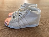 Adidas Sneaker mit Zehenkappe aus Roségold-Metall Berlin - Spandau Vorschau