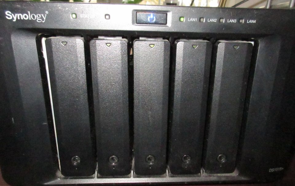 PLST05: 1 SYNOLOGY NAS DS1515+ 5x 1TB SATA Festplatte 8GB RAM in Plauen