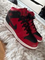 Nike Jordan Sneaker 'AIR JORDAN 1' in  Rot Schwarz Baden-Württemberg - Winterbach Vorschau