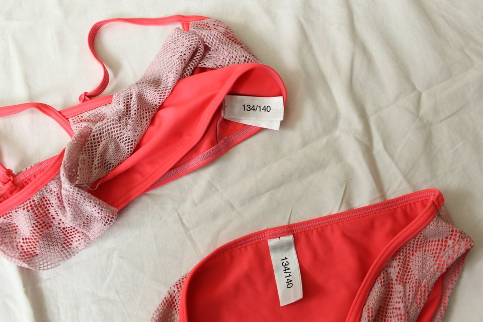 C&A Bikini 134/140 neon-pink Häkel Spitze rosa Bade-anzug Schwimm in München