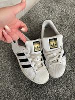 Damen Adidas Sneaker Sport Schuhe mit Gebrauchsspuren Baden-Württemberg - Hechingen Vorschau
