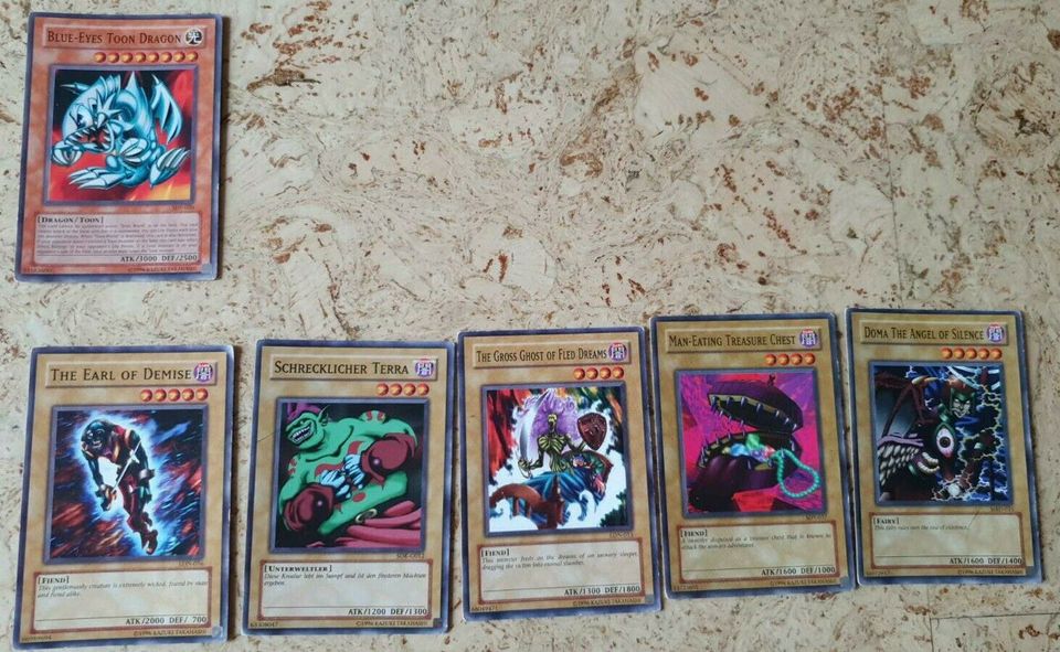 Yu-Gi-Oh verschiedene Karten (97 Karten und 24 Hüllen) in Breidenbach 