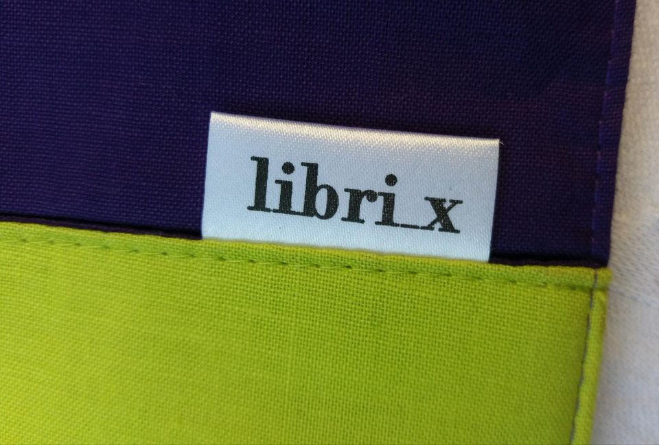 Sehrschöne Buch Schutzhülle Buchhülle Stoff von libri_x grün/lila in Berlin