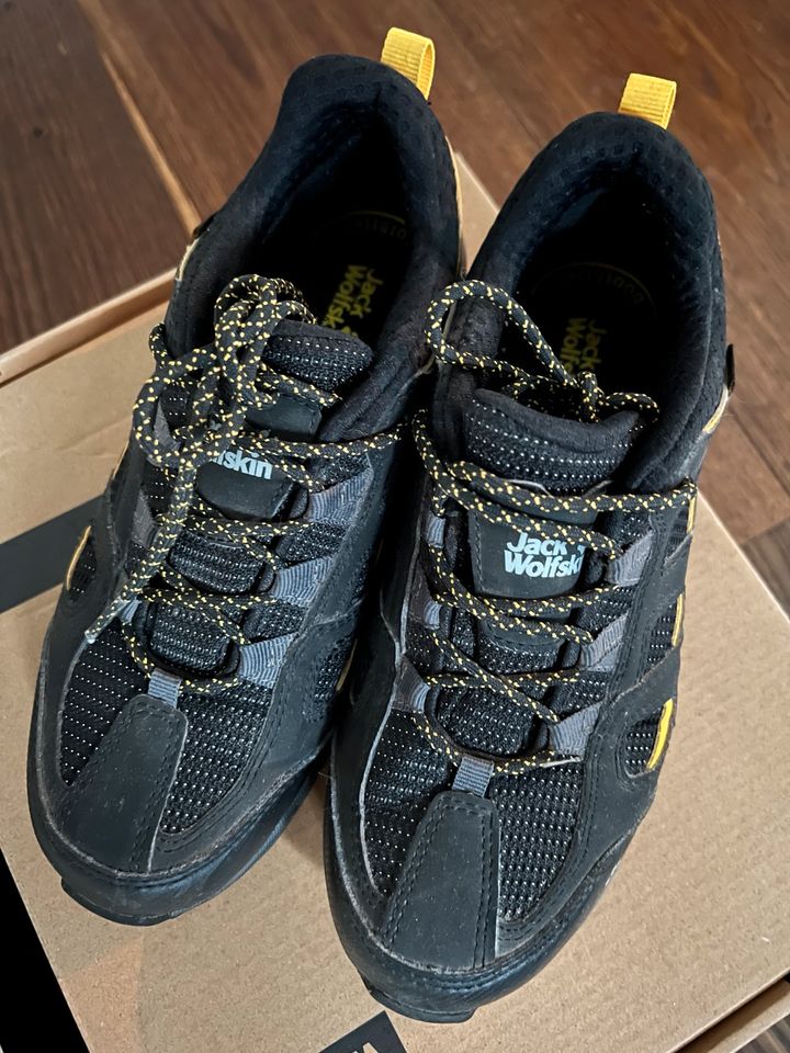 Jack Wolfskin Wanderschuhe Vojo Texapore low, Größe 35, schwarz in Kenzingen