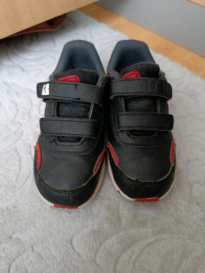 Adidas Schuhe 26 in Kleinrinderfeld