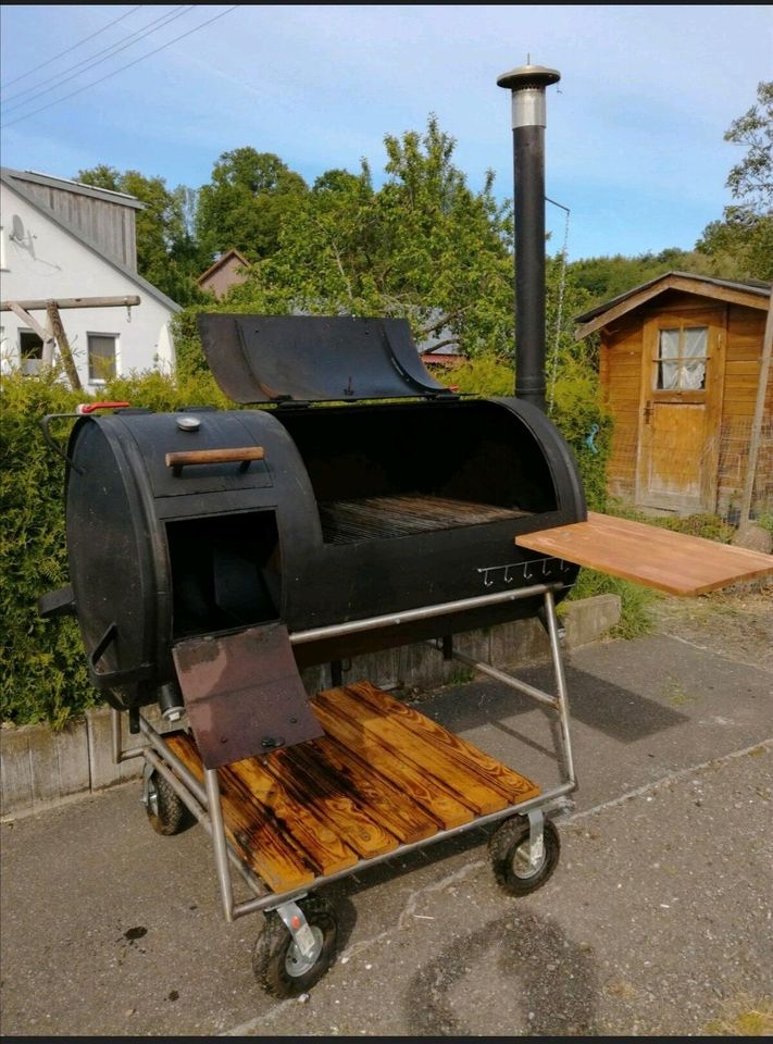 ‼️XXL BBQ Smoker Spanferkelgrill Barbeque Grill in Altshausen