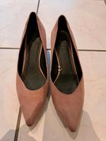 Rosa Wildleder Schuhe mit Absatz / Pumps Hessen - Hofheim am Taunus Vorschau