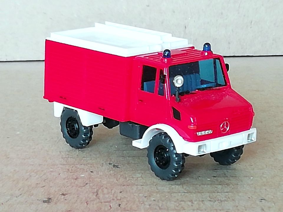 Wiking 622 MB Unimog U 1850 TLF 8/18 Feuerwehr mit weißen Dach in Wiefelstede