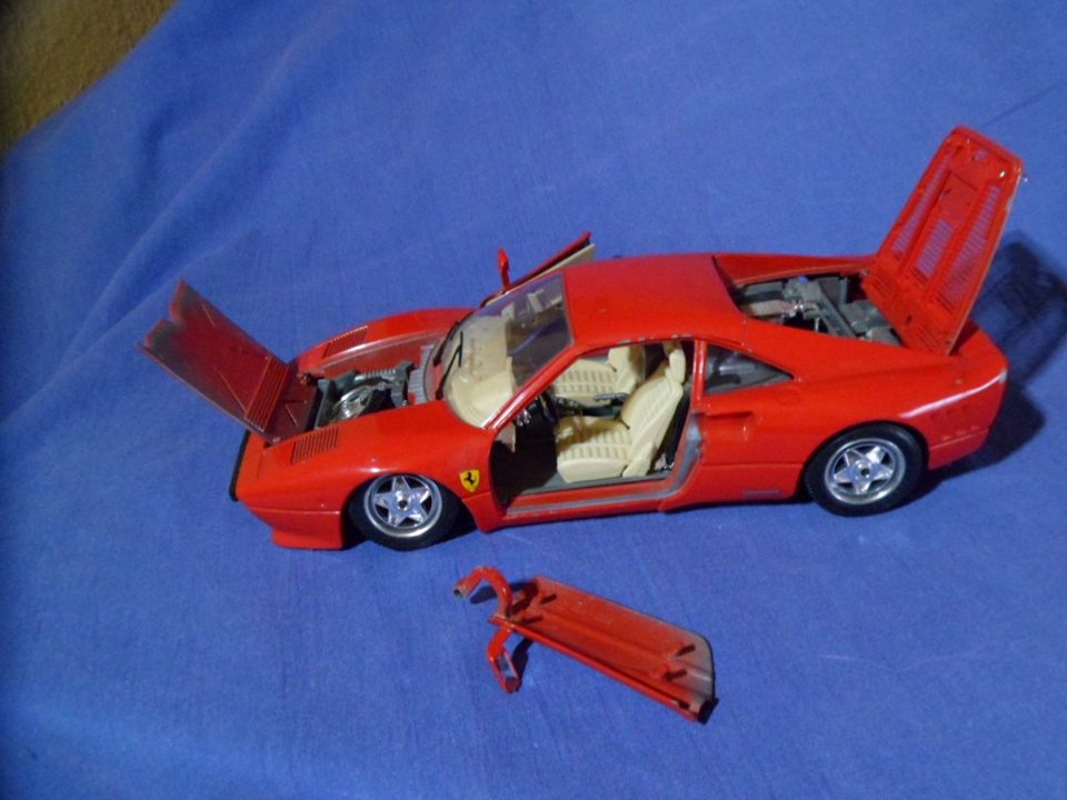 Diorama  Ferrari 1 : 18 in Vitrine und Figur  ;  mit Versand nur in Hattingen