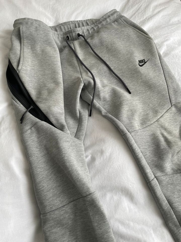 Nike Sportswear Tech Fleece Größe M in Berlin