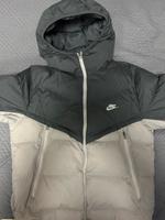 Nike Sportswear Jacke in Grau Weiß Sachsen - Bad Dueben Vorschau
