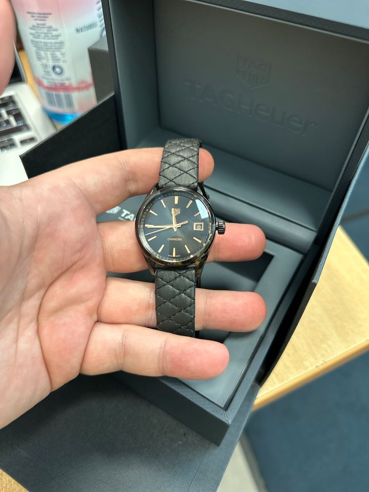 Tag Heuer 2022 Carrera Black pvd black schwarz 36mm lederband in Berlin