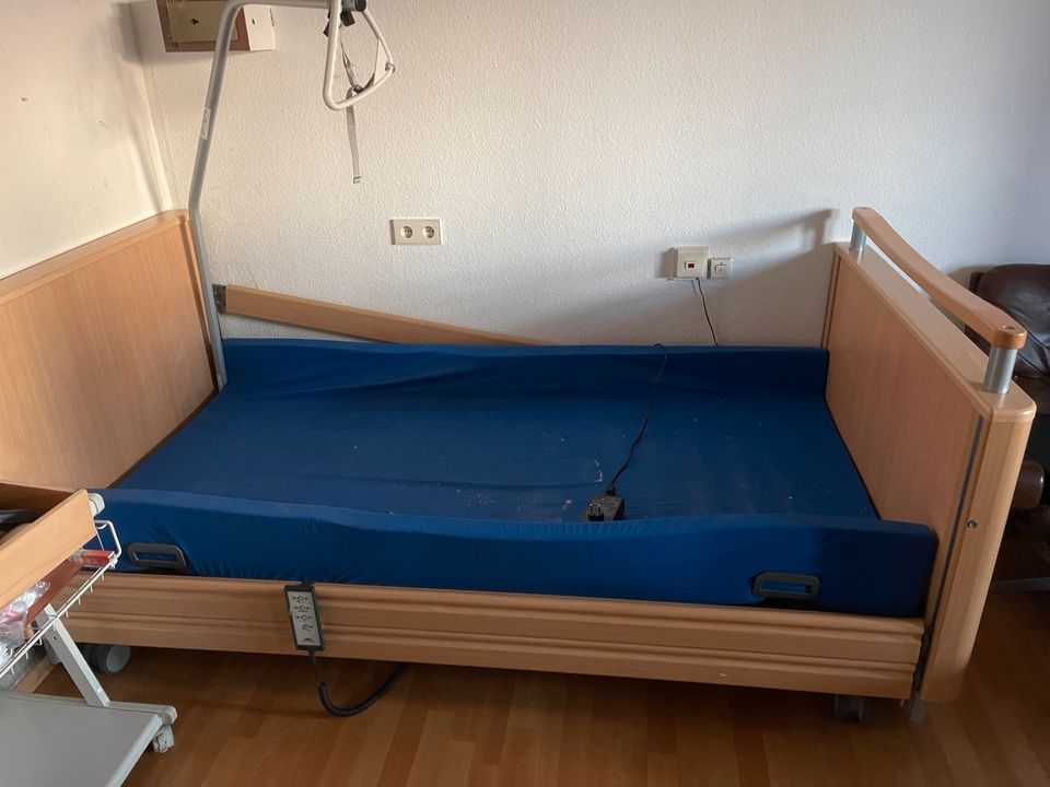 Pflegebett elektrisch einstellbar in Heidelberg