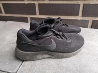 Nike Turnschuhe Gr. 37,5 schwarz Nordrhein-Westfalen - Olfen Vorschau
