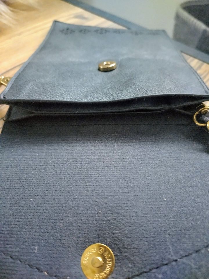 Neue schwarze Handytasche / kleine Tasche in Raubling