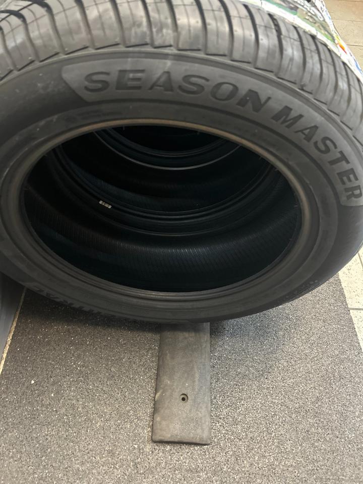 4x Allwetterreifen Greentrac 215/60 R17 100V XL Inkl. Montage in Burgwald