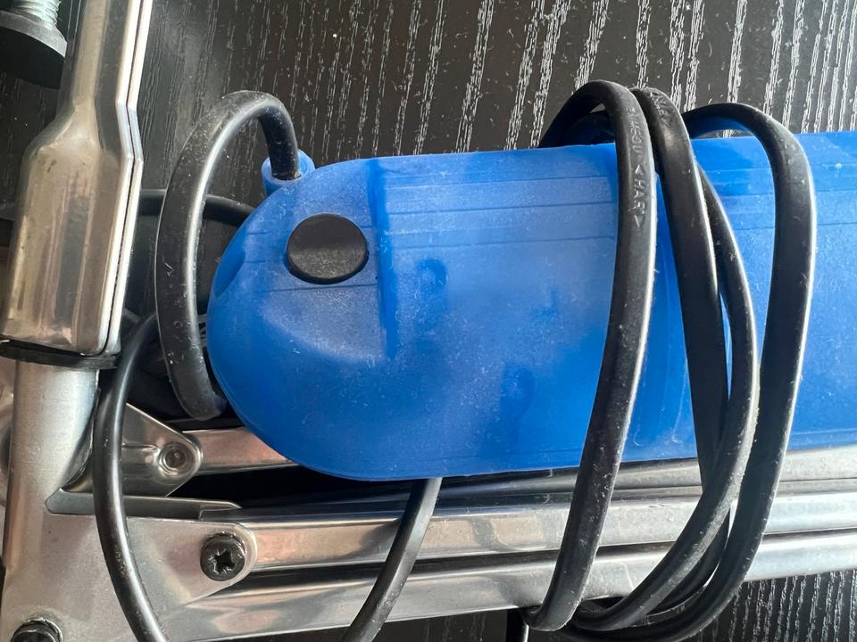 Schreibtischlampe klemmbar blau klappbar elektrisch gebraucht in Neumünster