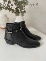 VALENTINO GARAVANI Rockstud Stiefeletten schwarz 39,5 Boots Hessen - Hanau Vorschau