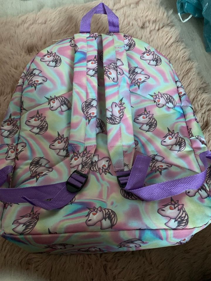 Großer Emoji/Einhorn Rucksack/ rosa/ lila/bunt Top Zustand in Osnabrück