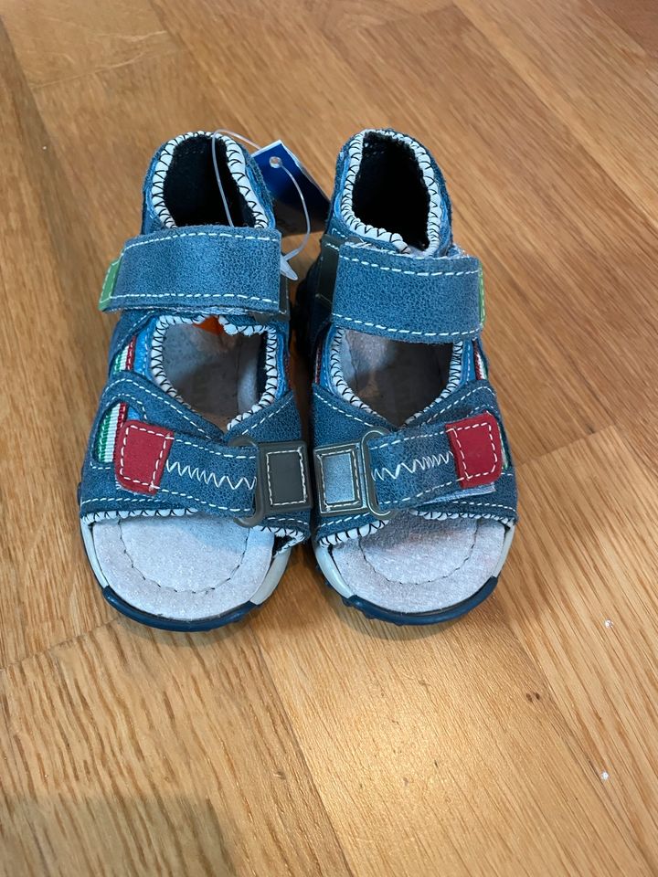 NEU Kindersandalen Größe 20 in Dresden