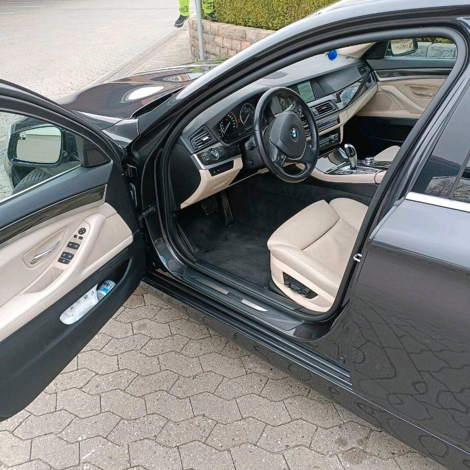 BMW 525xdrive,Panorama,Hud, Standheizung,soft clos, Anhängerkuppl in Kiel