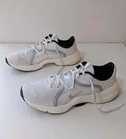 Nike Schuhe weiß Gr. 42 Hessen - Oberursel (Taunus) Vorschau