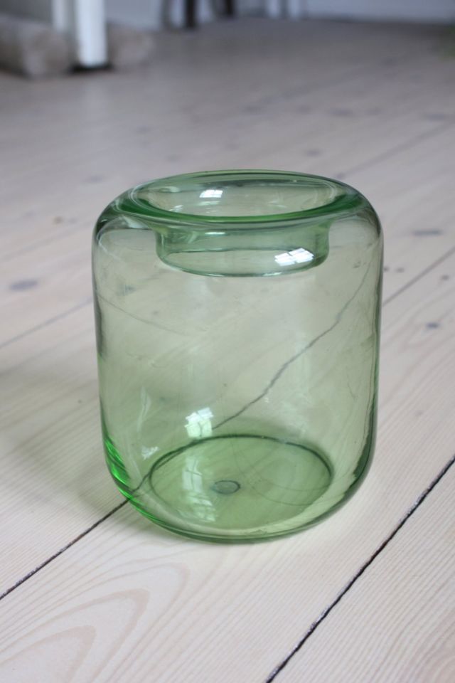 Retro Vase aus grünem Glas für Blumen oder Teelichter in Kreuztal