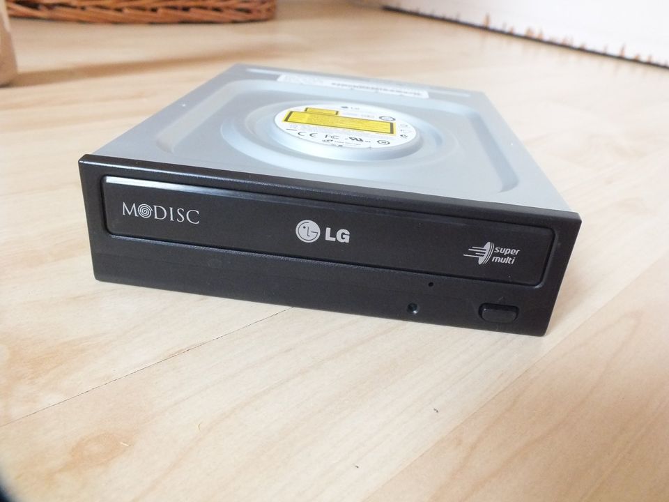 LG Multi CD/DVD Brenner GH24NS95, SATA, Schwarz, guter Zustand in Bochum