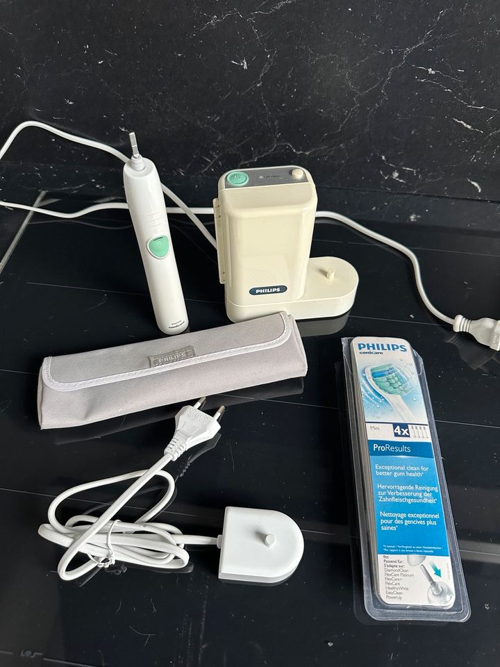 Elektrische Ultraschall Zahnbürste Philips Sonicare HX6150 in Bad Liebenzell