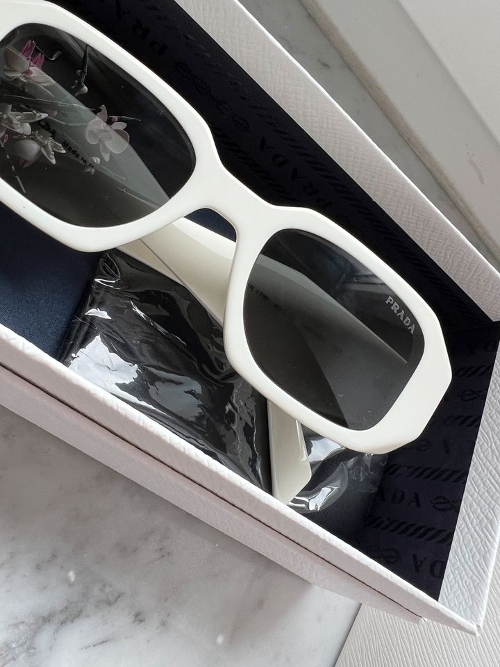 Prada Sonnenbrille PR 17WS 1425S0 in Karlsruhe