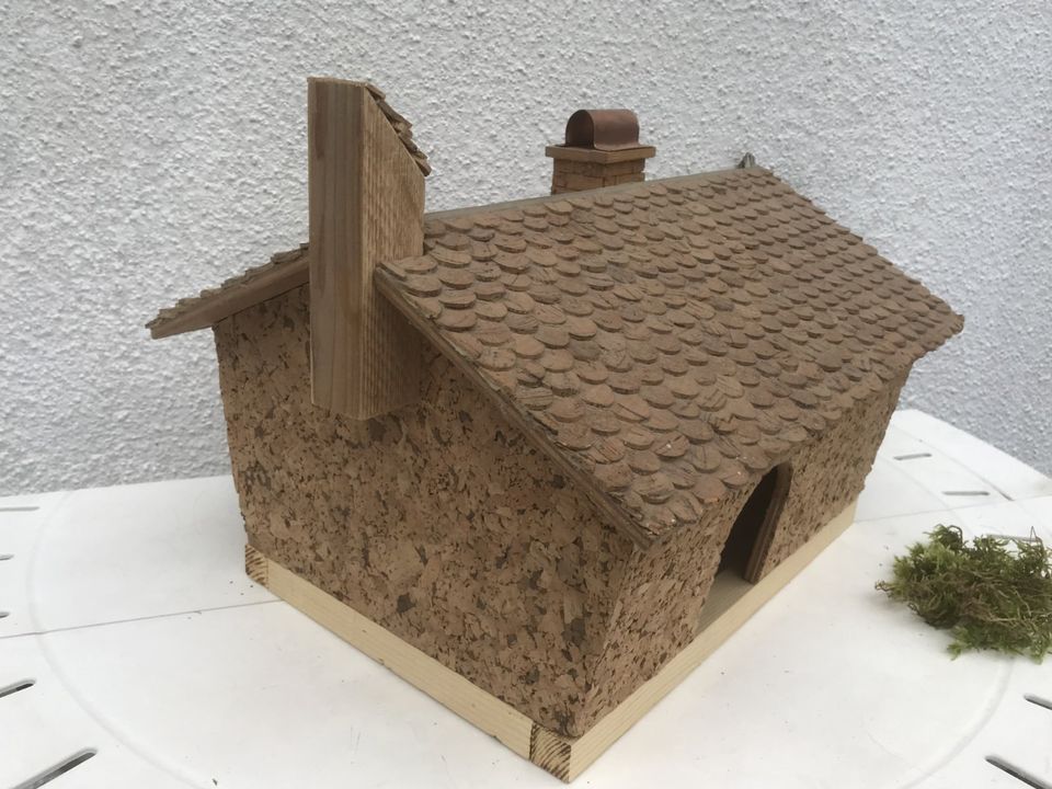 Deko Haus, Kleines Haus Kleintierhaus 45x36 cm, Kork und Kupfer in Emmingen-Liptingen