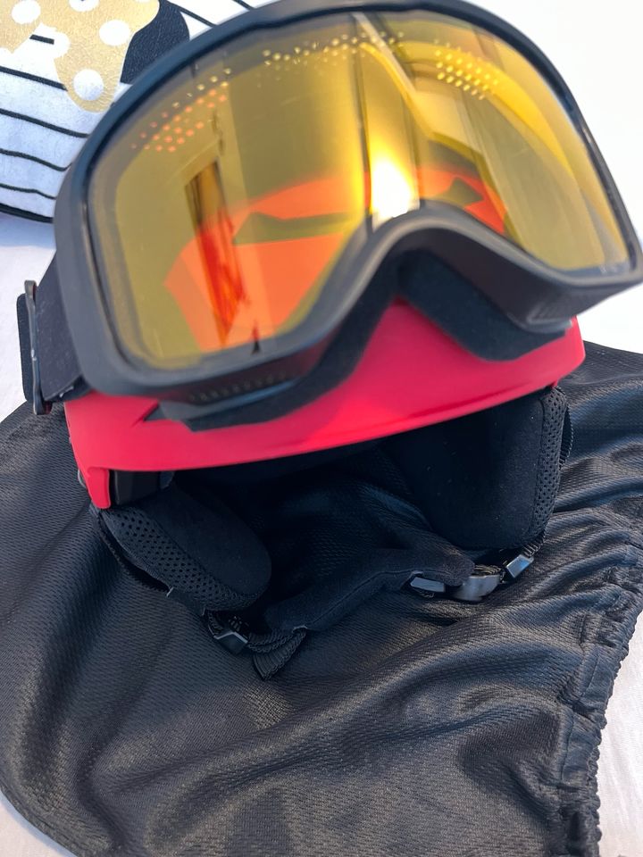 Snowboard/Skihelm UVEX 52-55 und Brille in München