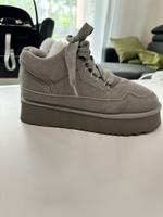 Plateau-Sneaker mit Fellfutter Hessen - Darmstadt Vorschau