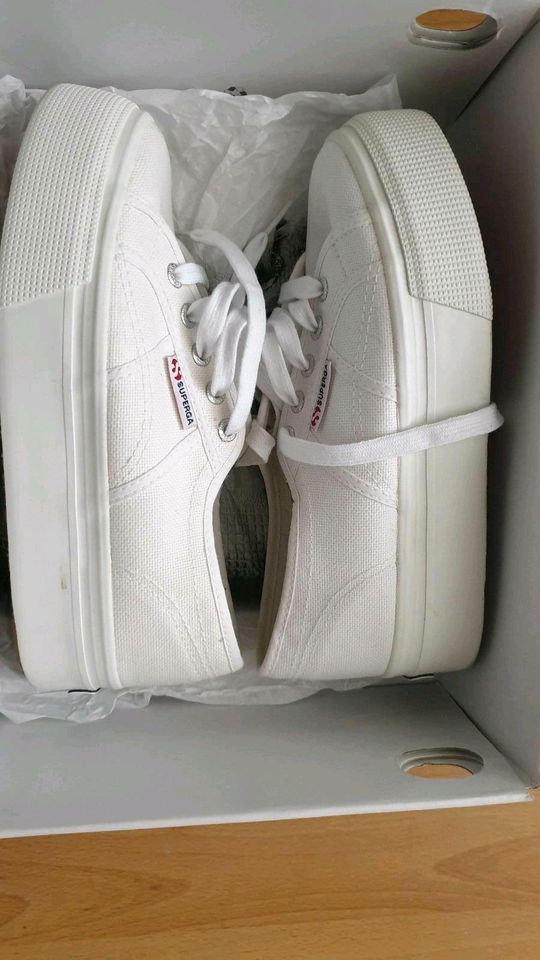 Superga. Sportschuhe Sneaker-Plateau in Sindelfingen