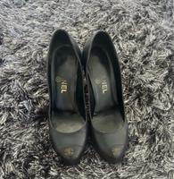Chanel Orginal pumps schwarz 37 1/2 37,5 Schuhe hochwertig design Sachsen - Radebeul Vorschau