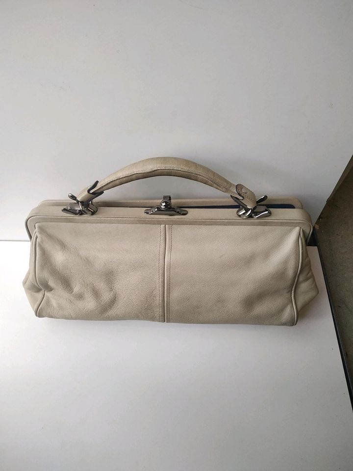 Goldpfeil Vintage Handtasche Hebamme Tasche  Leder Beige Farbe in München