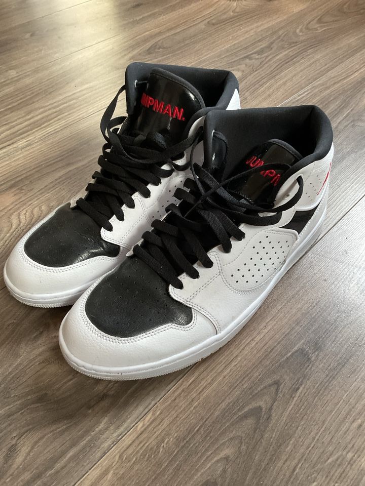 Nike Air Jordan  Jumpman 46 in Alpirsbach