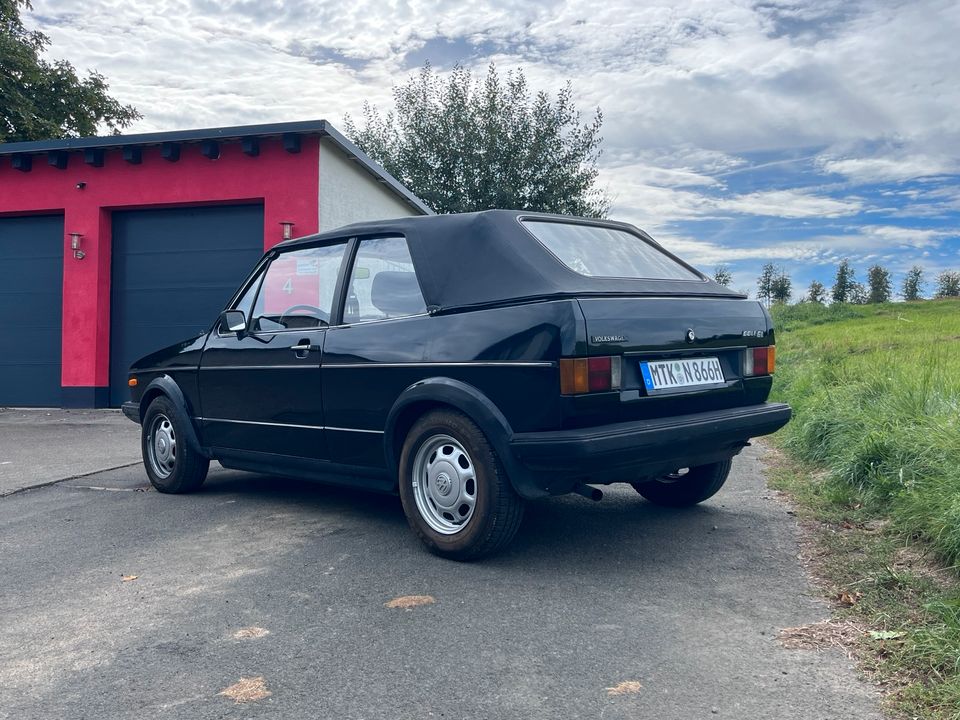 Golf 1 Cabrio schwarz 2. Besitzer - TÜV bis 04/2026 in Butzbach