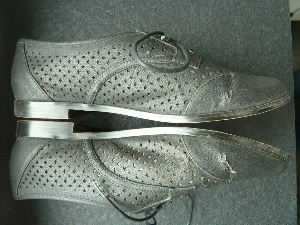 Schwarze Halbschuhe Schuhe Schnürschuhe v. Buffalo London Gr. 39 in Friesenhagen