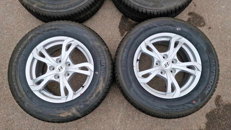 Winterkompletträder Hyundai Tucson 215/70R16 100T 5x114.3 ET 45 in Burgau