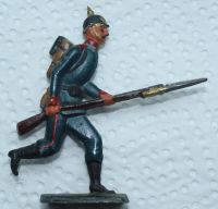 Alte Figur/Soldat mit Pickelhaube Sachsen-Anhalt - Quedlinburg Vorschau