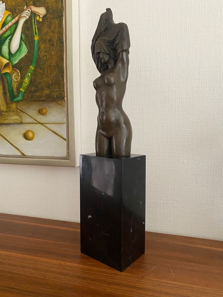 Bronze Skulptur weiblicher Torso Modernes Kunstobjekt Höhe 62 in Centrum