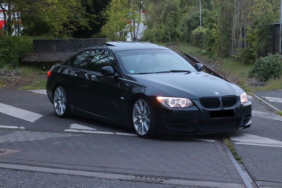 BMW 335i Coupe*DKG*Facelift*M Paket*e92 in Merzig