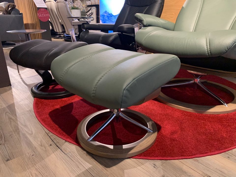 Stressless Consul (M) Signature Sessel + Hocker Leder - Händler in Bernau