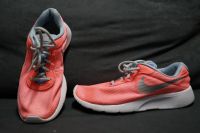 Kinder Fitnesschuhe Indoor Nike Gr. 37,5 Bayern - Poing Vorschau