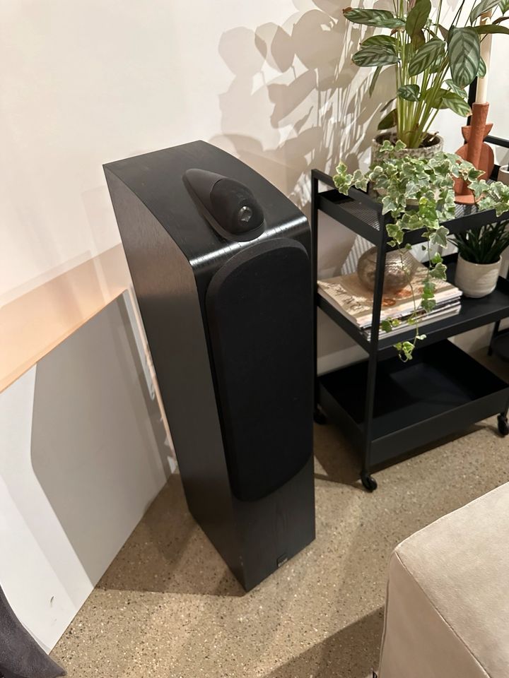 Bowers & Wilkins 704 Lautsprecher paar schwarz High End in Köln