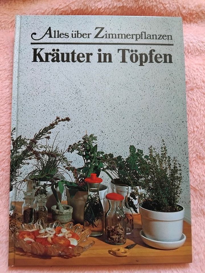 Kräuter Buch,  Kräuter in Topf in Frankfurt am Main