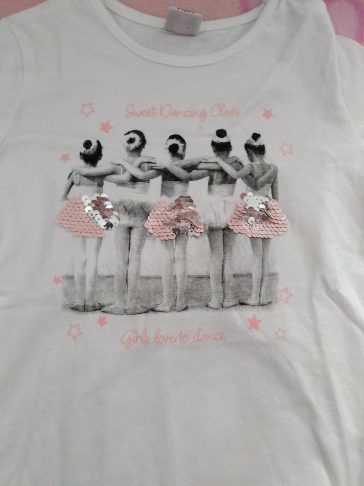 Mädchen T-Shirt gr 98 neu in Celle