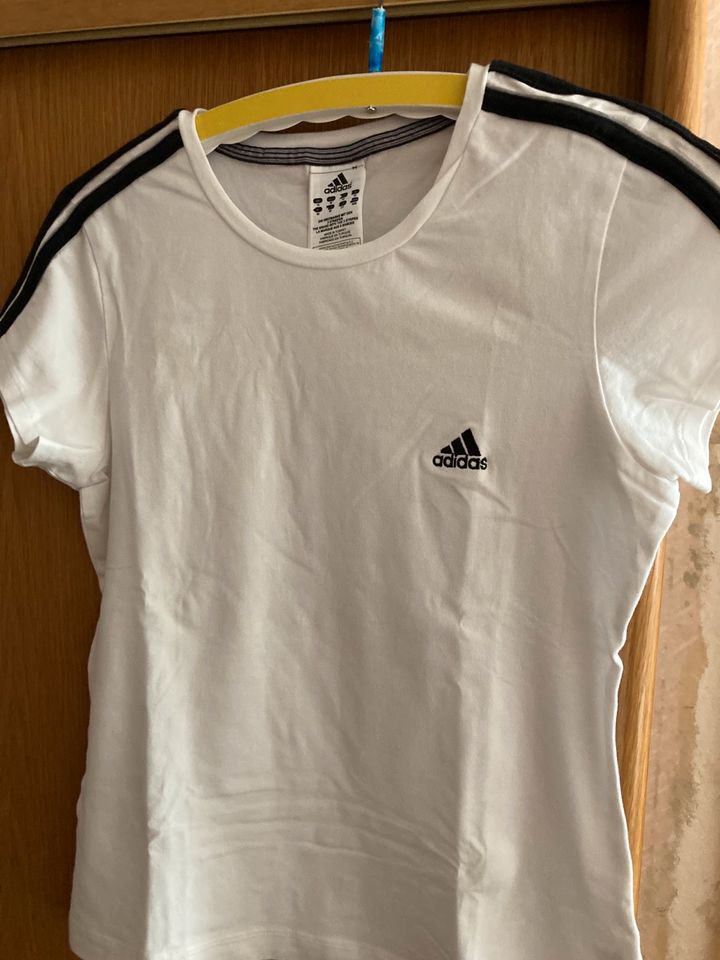 Damenshirt Adidas Original in Wechselburg