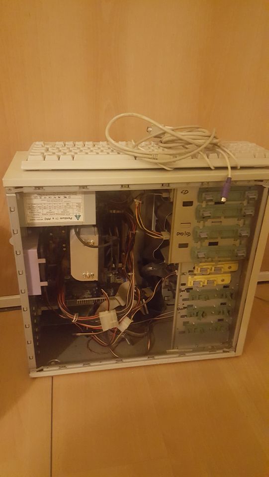 PC Gehäuse Monitor Kabel Maus in Kassel